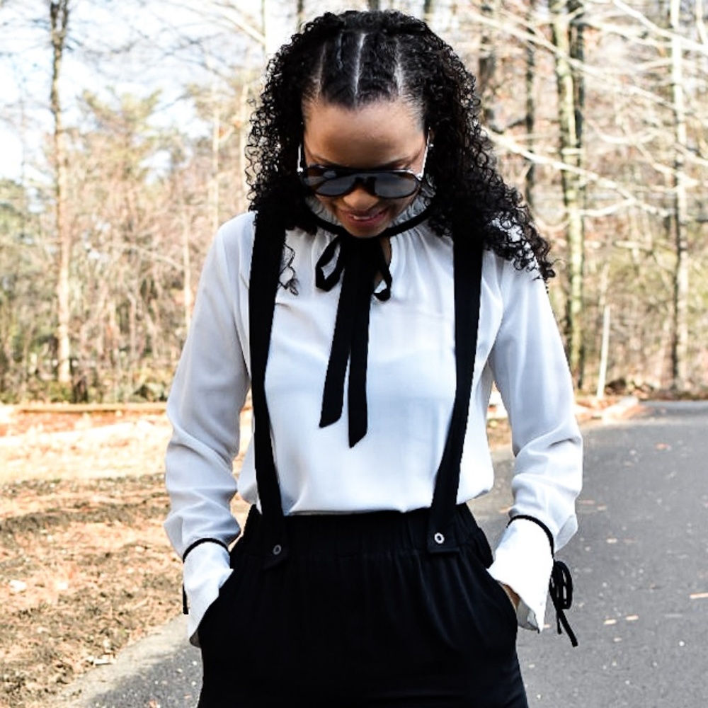 BLACK & WHITE PLEATED COLLAR BLOUSE